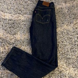 501 Levi’s dark wash jeans